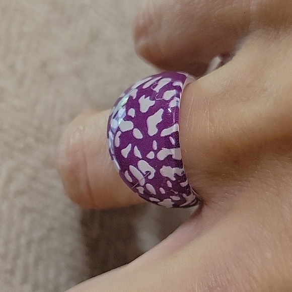 PURPLE ANIMAL PRINT ACRYLIC RING - Picture 5 of 5